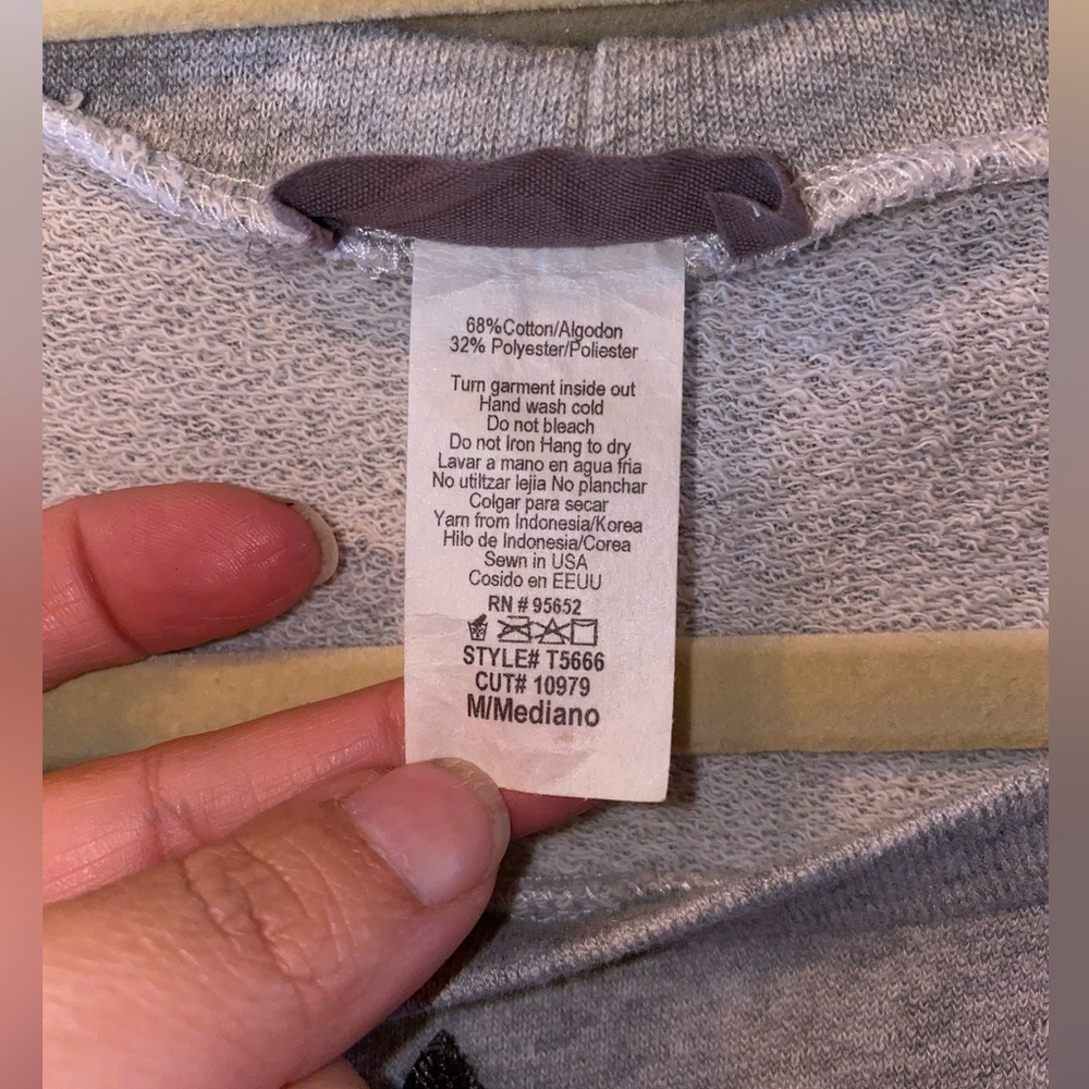 Sweatsuit both pieces included - Picture 13 of 16
